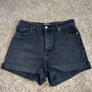 h&m high waisted shorts!